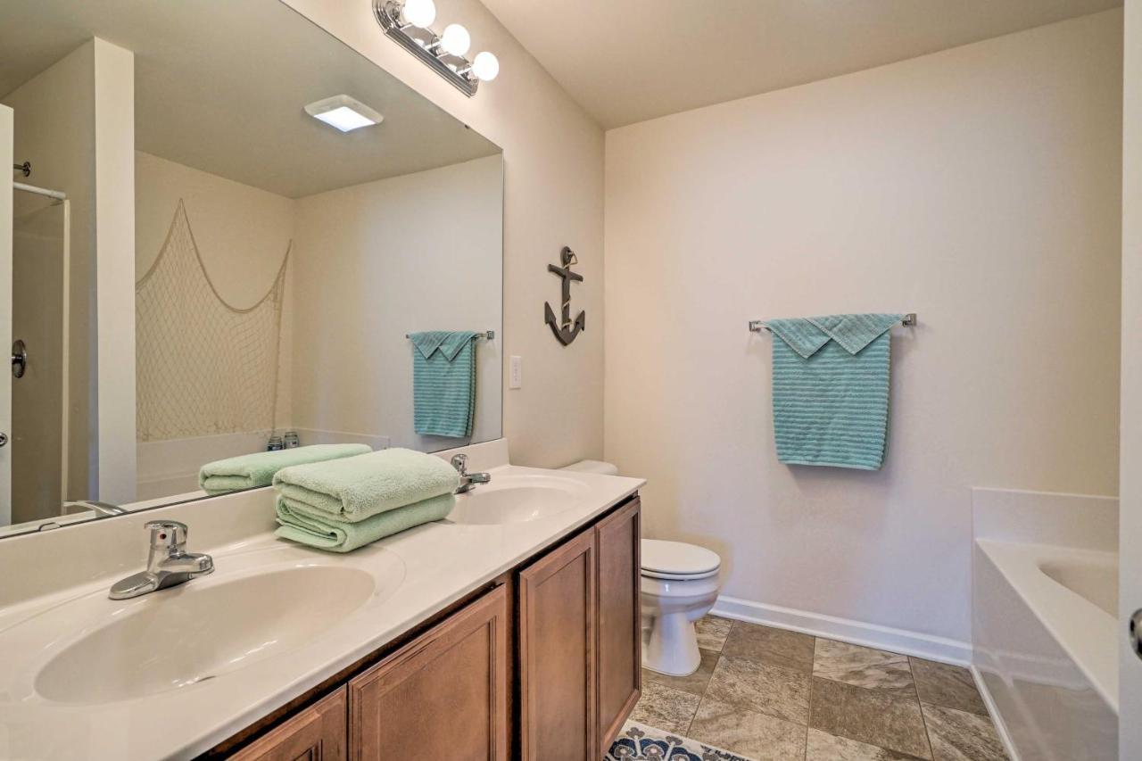 Modern Coastal Condo With Patio 1 Mi To Beaches! Carolina Beach Dış mekan fotoğraf